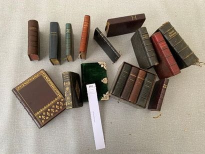 Un ensemble de 17 volumes religieux en jolies...