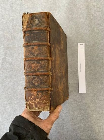Biblia Sacra. Un volume in-4 relié cuir....
