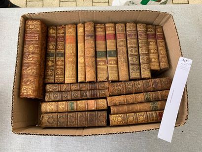 Un ensemble de 21 volumes reliés principalement...