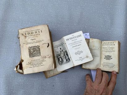 Un ensemble de 3 volumes reliés vélin. XVIIe,...