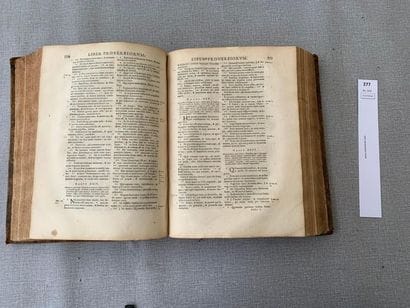 Biblia Sacra. Un volume in-4 relié cuir....