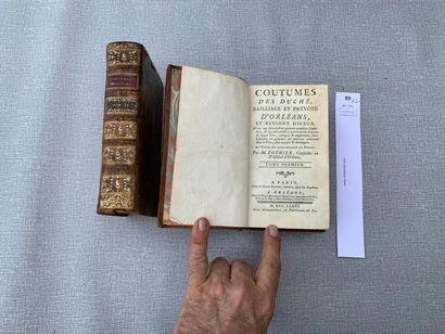 Pothier. Coutumes des duchés d'Orléans. 2...