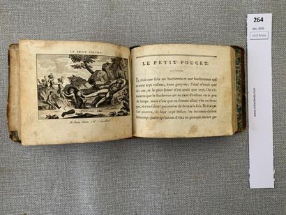 Les contes des fées. Un petit volume à l'italienne...