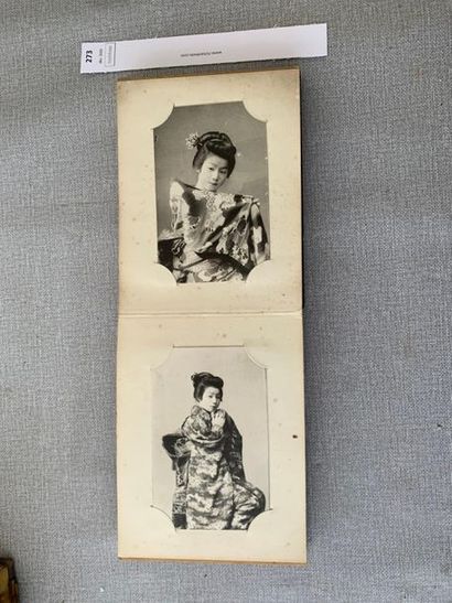 [Japon] Environ 40 cartes postales présentées...