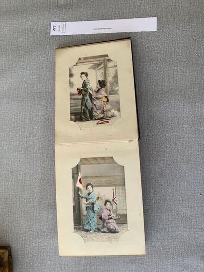 [Japon] Environ 40 cartes postales présentées...