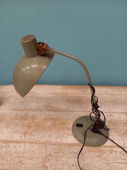 Lampe de bureau en tole verte
Travail années...