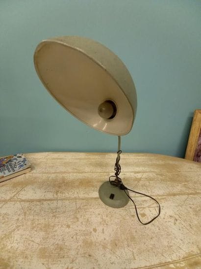 Lampe de bureau en tole verte
Travail années...