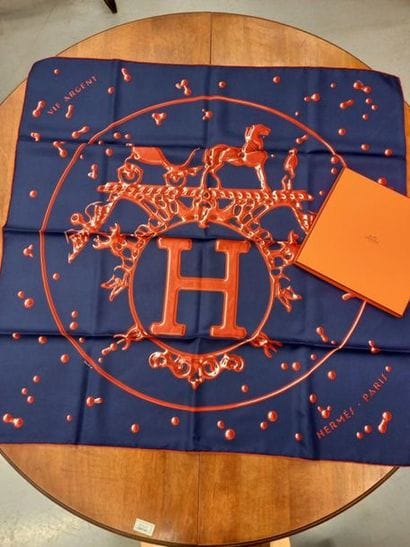 HERMES Paris made in france
Carré de soie...