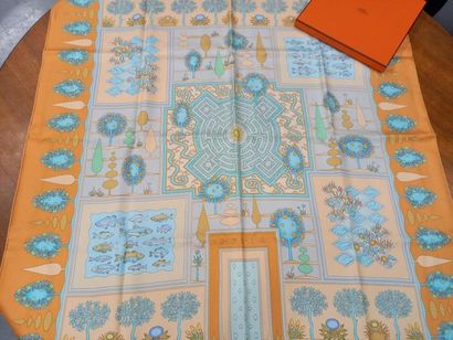 HERMES Paris made in france
Carré en soie...