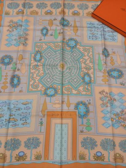 HERMES Paris made in france
Carré en soie...