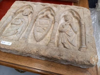 Bas relief 19e deux apothicaires encadrant...