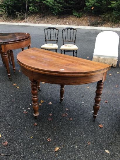 Table demi lune en noyer