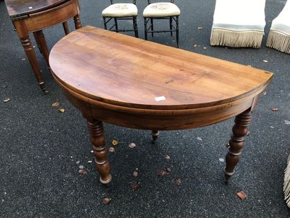 Table demi lune en noyer