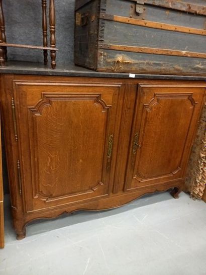 Buffet de boiserie en chêne, plateau de marbre
150...