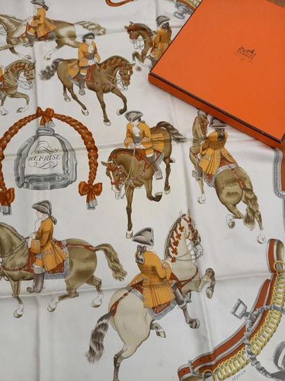 HERMES Paris made in france
Carré de soie...