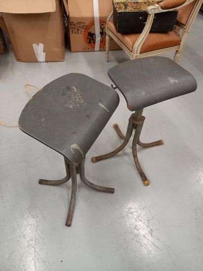 Paire de tabourets d'atelier