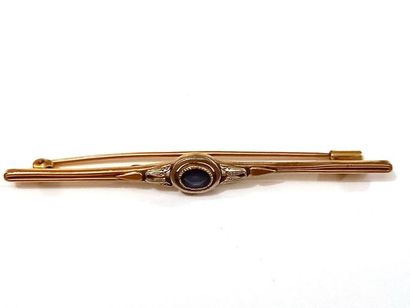 Broche en métal doré et pierre d'imitati...