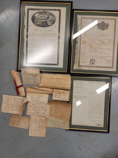 Lot de vieux papiers dont lettres