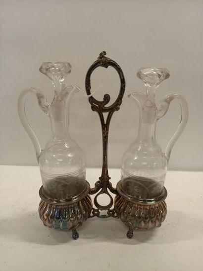 Porte huilier et vinaigrier avec ses flacons
H...