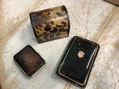 Coffret marqueté d'écaille de tortue, deux...