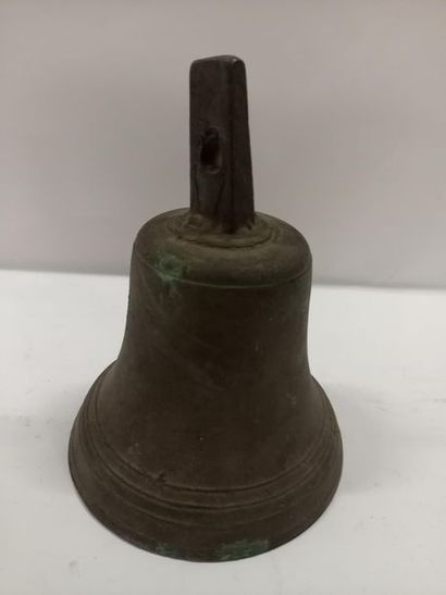 Cloche en bronze
H : 17 cm