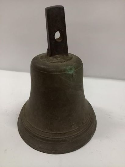 Cloche en bronze
H : 17 cm