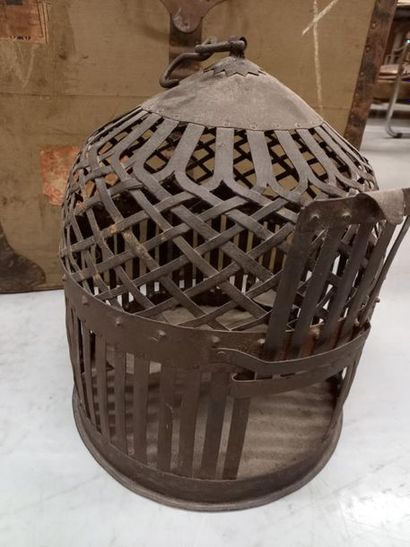 Cage à oiseau en métal
H : 42 cm