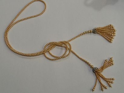Un sautoir en perles de culture