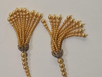 Un sautoir en perles de culture