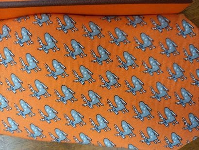 HERMES cravate à décor de cerfs
Dans sa ...