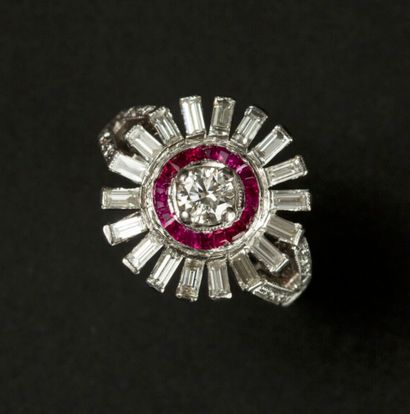 Bague en or blanc 18K (750), corolle de diamants...