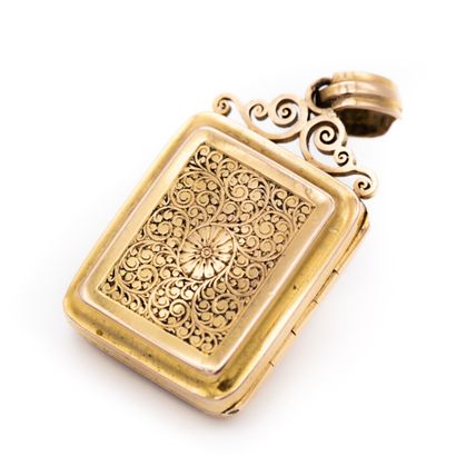 Pendentif porte photos en or jaune (750)...