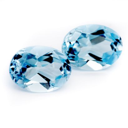 2 topazes bleues ovales facettées pour un...