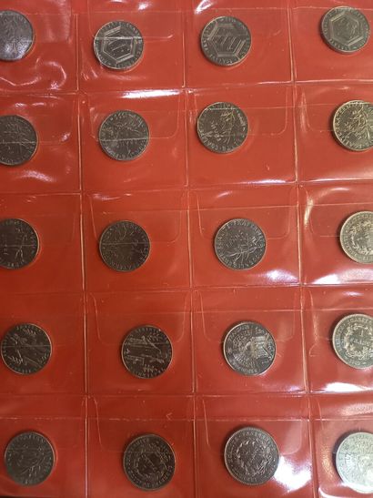 Classeur de pièces dont pièces en argent...