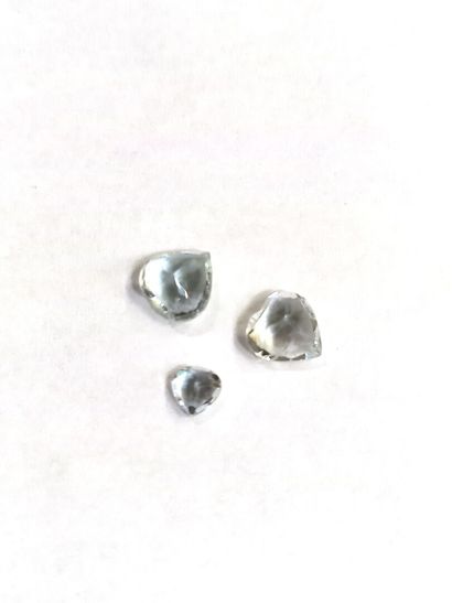 3 aigues marine taille coeur pour un poids...