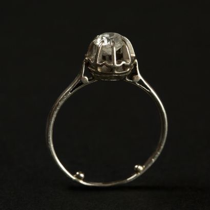 Solitaire. Diamant taille ancienne de 0,60...