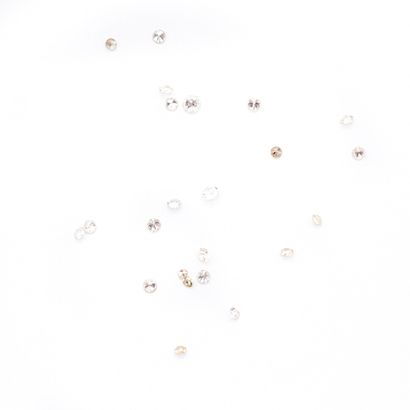 Lot de diamants de différentes tailles et...
