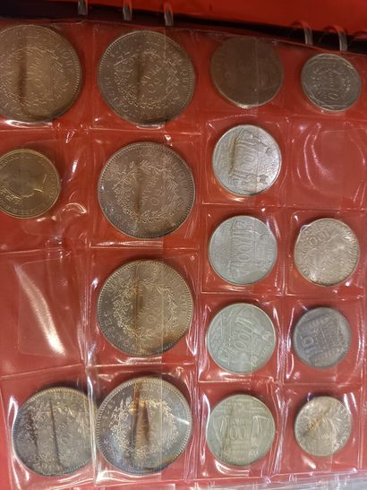 Classeur de pièces dont pièces en argent...