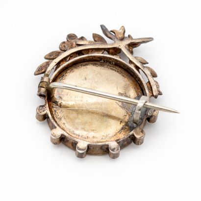 Broche en or 18 K (750) et argent ornée d'une...