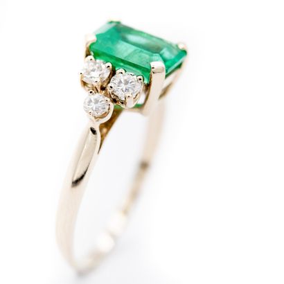 Bague en or blanc (750) 18K, ornée d'une...