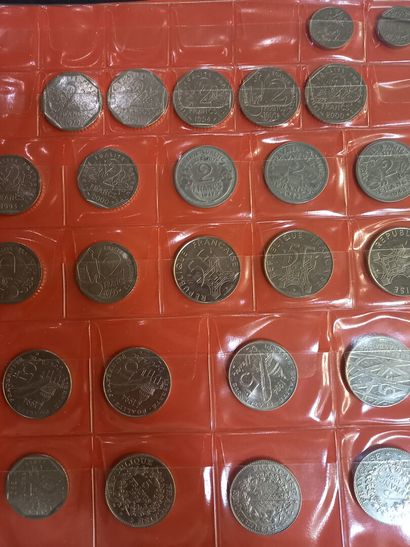 Classeur de pièces dont pièces en argent...
