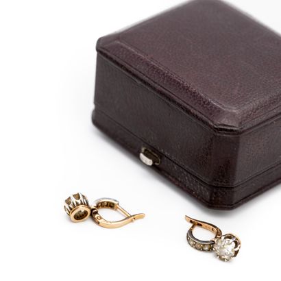 Paire de boucles d'oreilles dormeuses en...