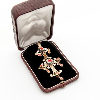 Pendentif croix en or jaune (750) 18K articulée....