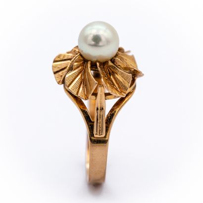 Bague en or jaune (750) 18K ornée d'une perle...