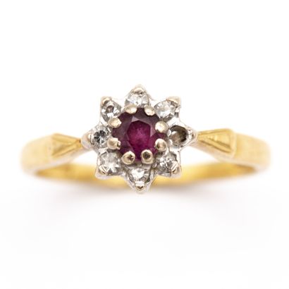 Bague marguerite en or jaune (750) 18K, centrée...