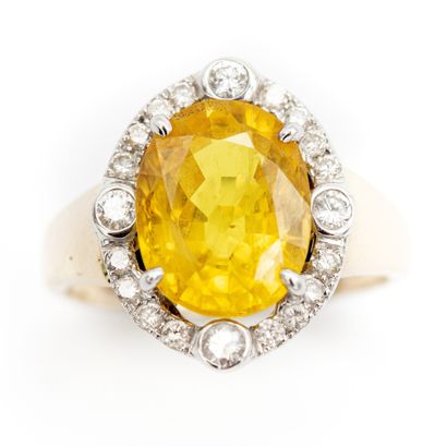 Bague en or blanc (750) 18K, ornée d'un saphir...