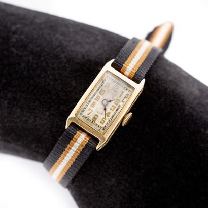 Montre de dame, boîtier en or jaune (750)...