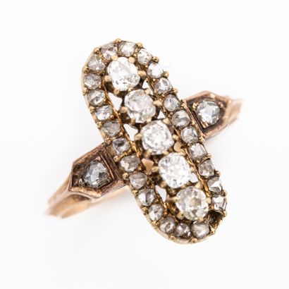 Bague en or jaune 18 K(750), façon marquise...