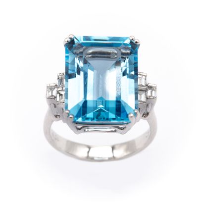 Bague style art déco en or blanc (750) 18K...