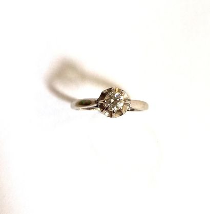 Bague en or blanc (750) 18K et platine griffée...